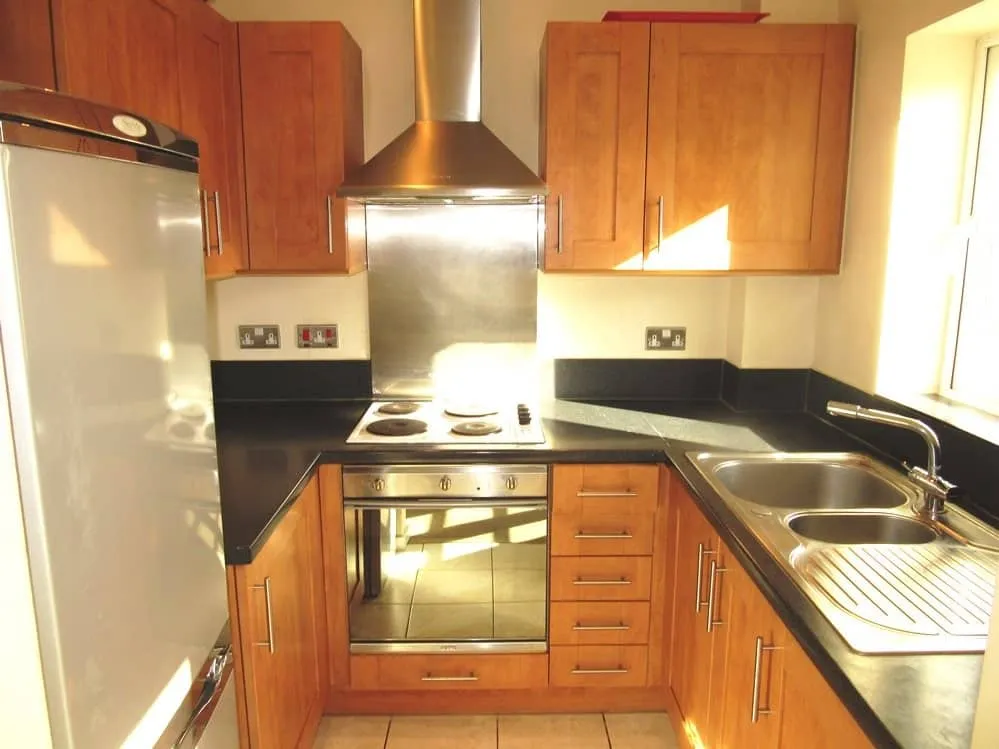 Sovereign Heights, Brands Hill, Colnbrook, Berkshire, SL3 8PY, photo 2