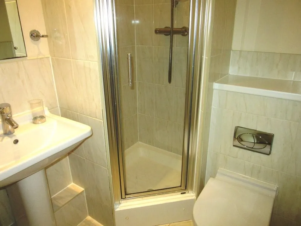Sovereign Heights, Brands Hill, Colnbrook, Berkshire, SL3 8PY, photo 6