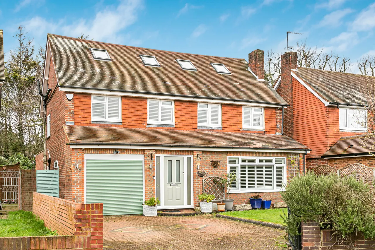4 bed house for sale, Broomfield, Sunbury-on-Thames, TW16