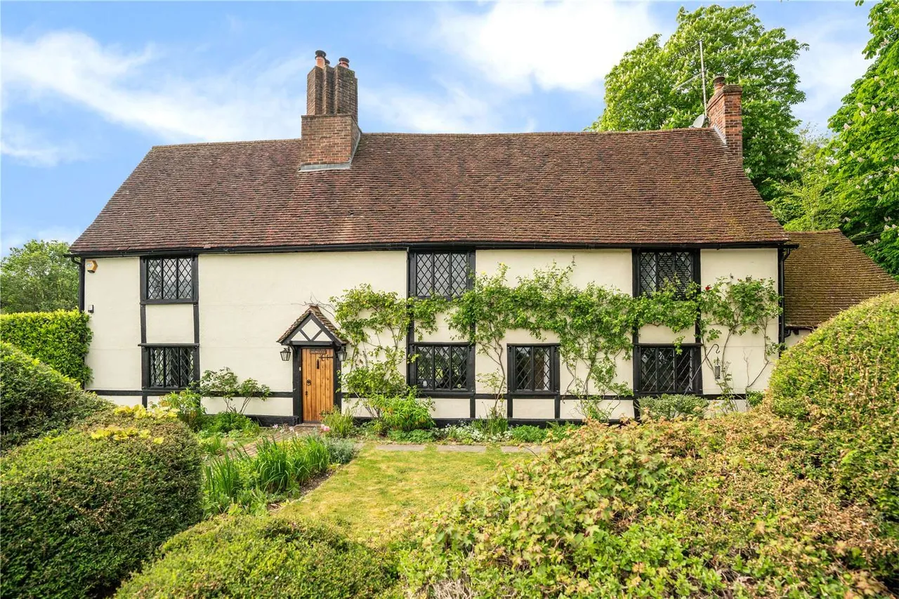 6 bed house for sale — The Street, Great Hallingbury, Bishop's Stortford, Hertfordshire, CM22 7TR