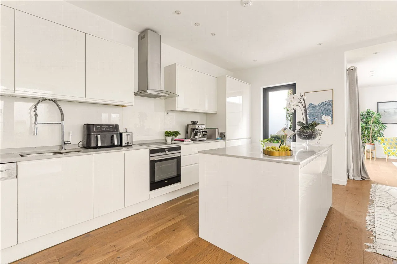 Whittingstall Road, London, SW6, photo 2