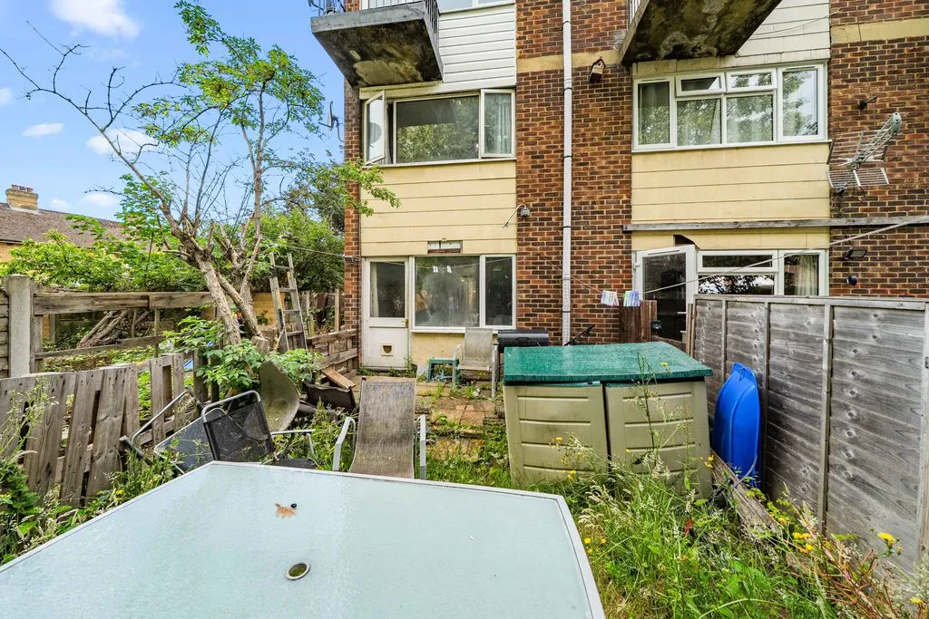 Douglas Road, Addlestone KT15 2DZ, photo 9