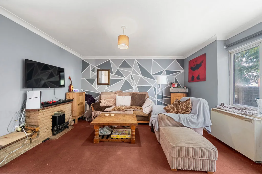 Douglas Road, Addlestone KT15 2DZ, photo 4