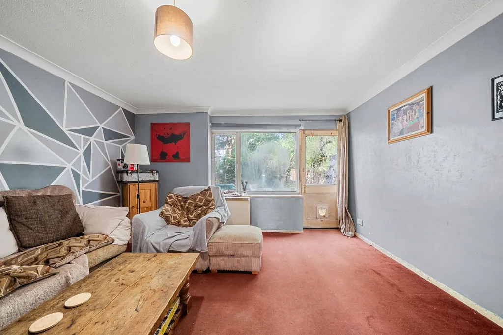 Douglas Road, Addlestone KT15 2DZ, photo 5
