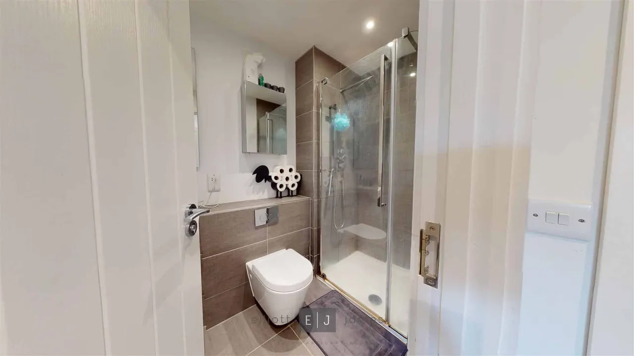 High Road, Loughton, photo 10