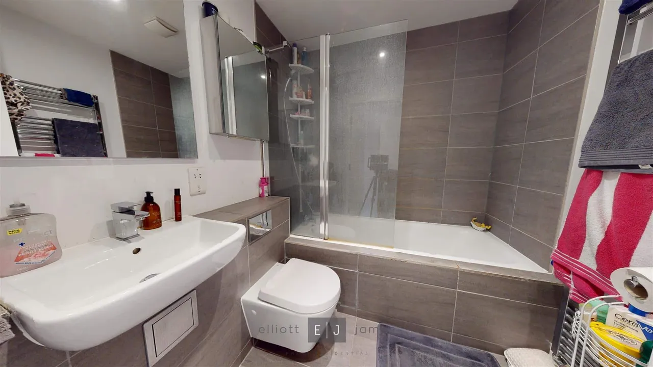 High Road, Loughton, photo 5