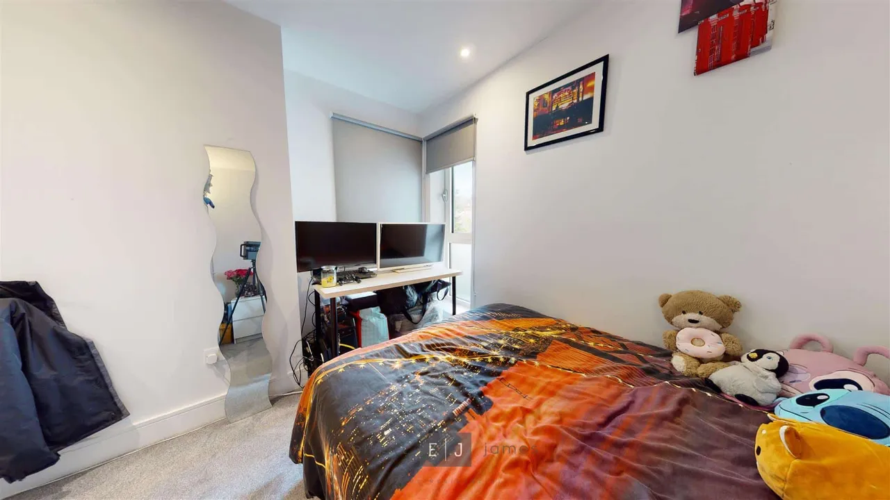 High Road, Loughton, photo 9