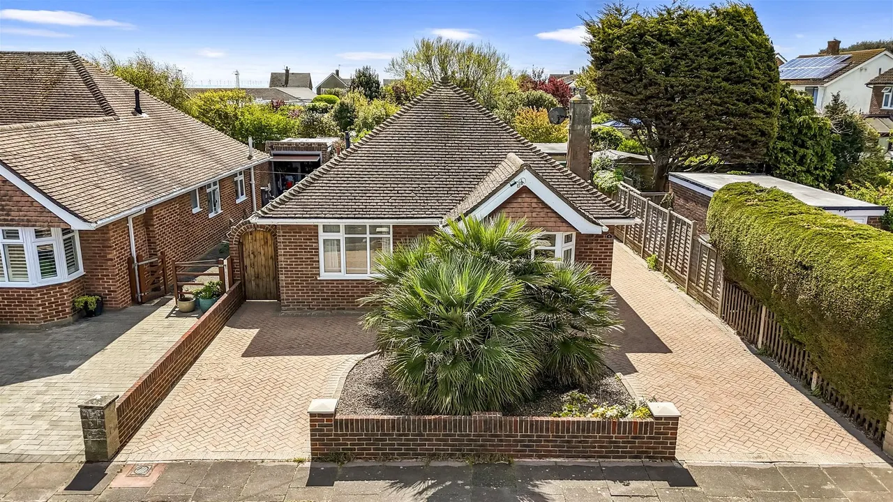 Sandown Avenue, Goring-By-Sea, Worthing, photo 22