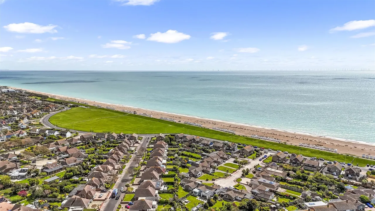 Sandown Avenue, Goring-By-Sea, Worthing, photo 18