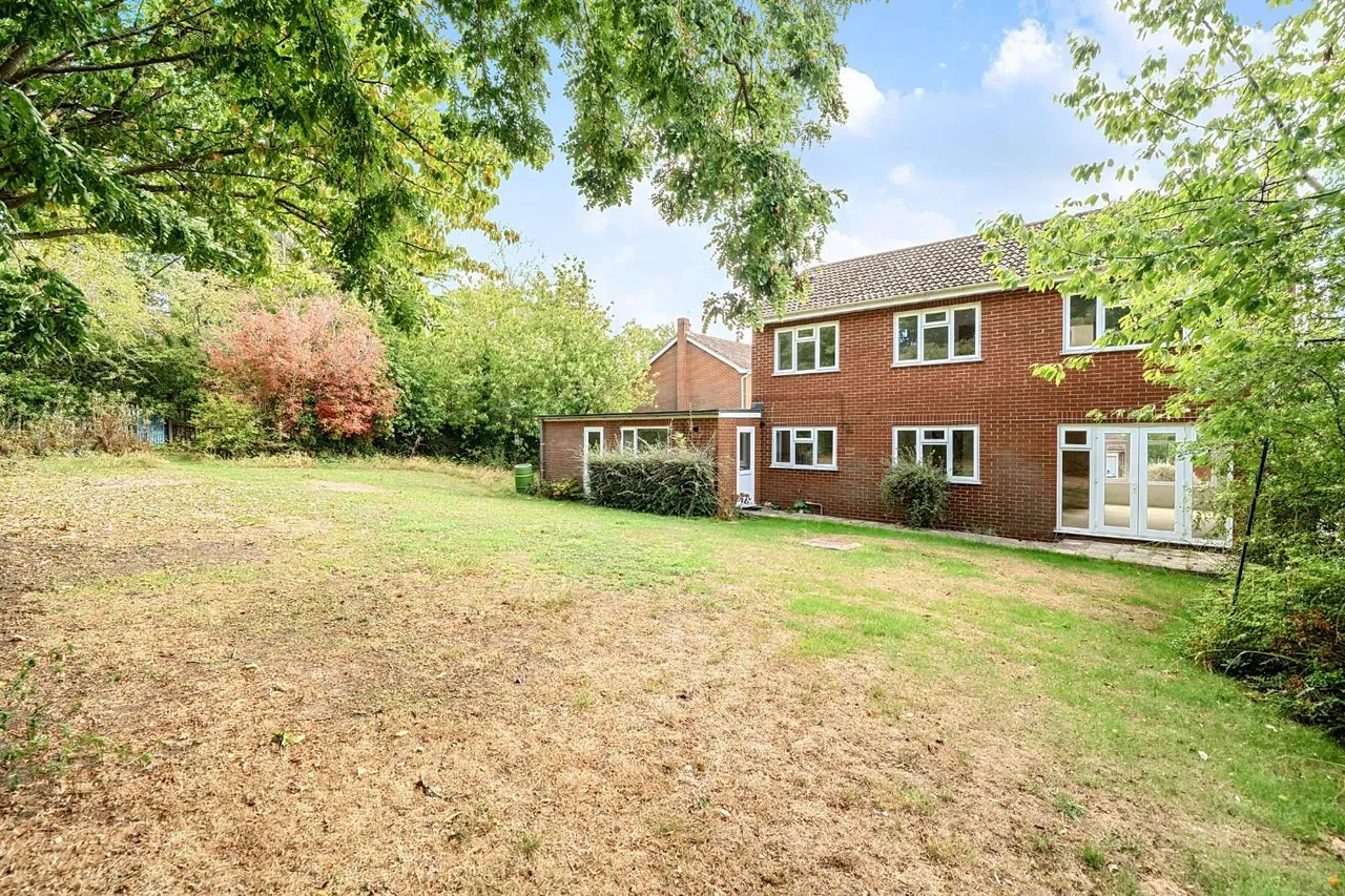 Pool Road, Hartley Wintney, RG27, photo 7