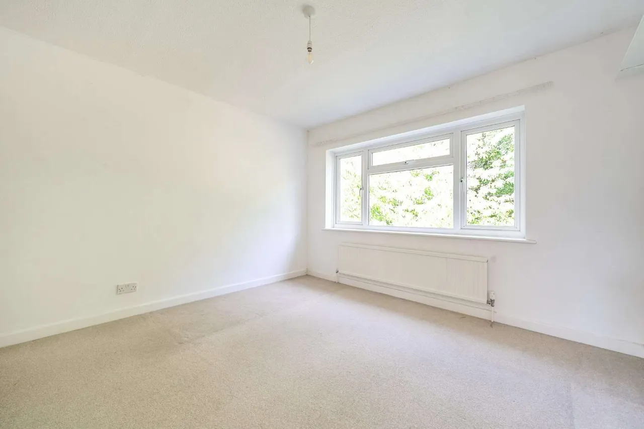 Pool Road, Hartley Wintney, RG27, photo 3