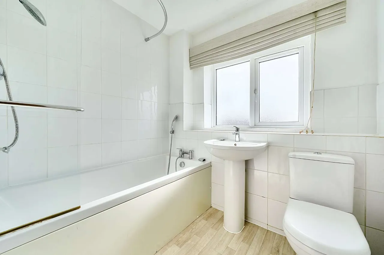 Pool Road, Hartley Wintney, RG27, photo 5