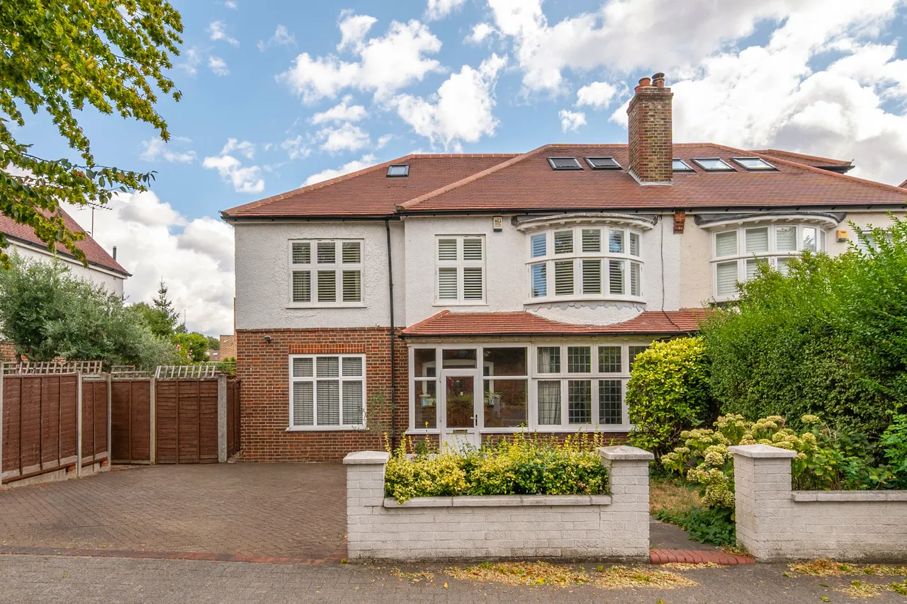6 bed house for sale — 164 Sutherland Grove, London