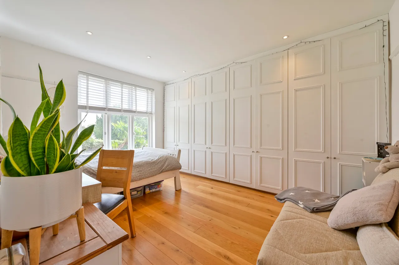 164 Sutherland Grove, London, photo 8