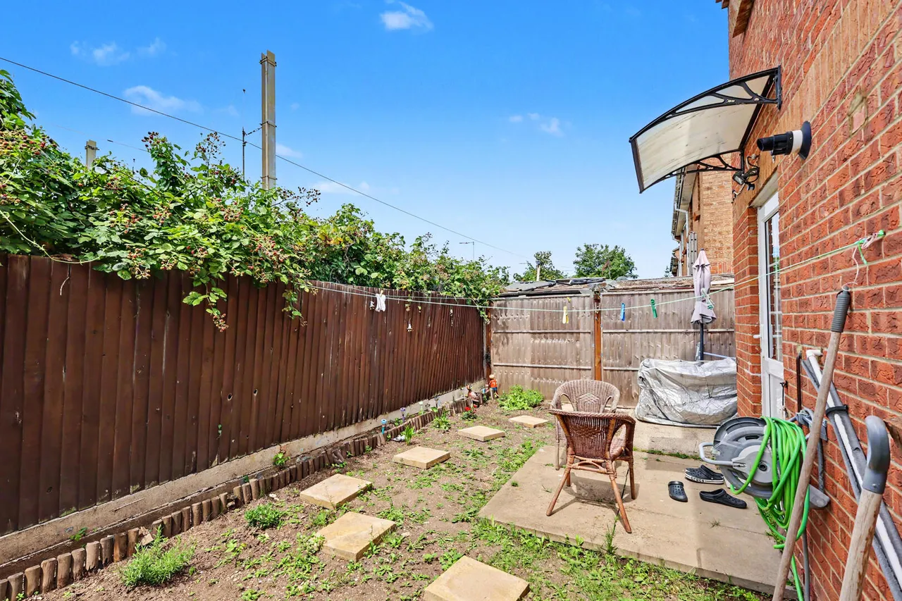 Bradley Road, Enfield, EN3, photo 13