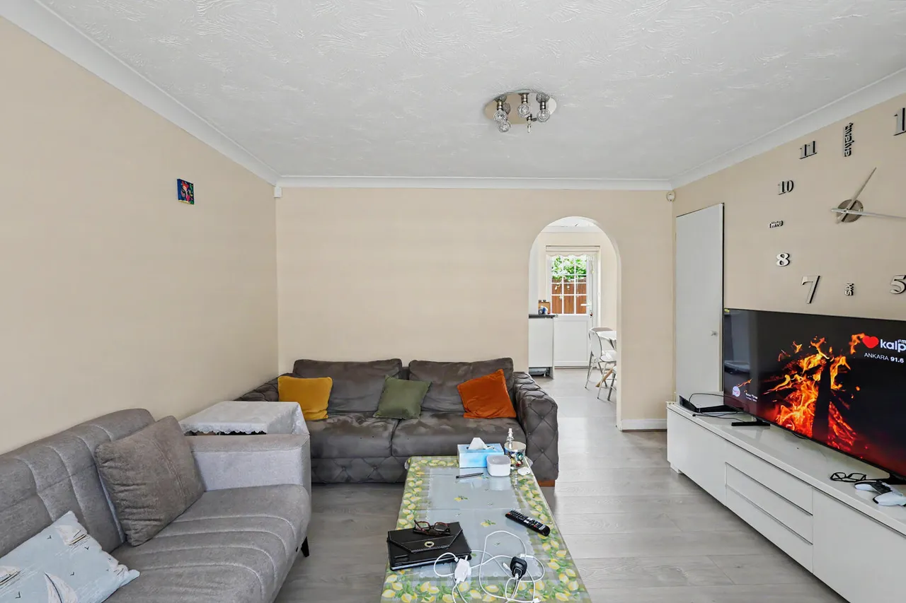 Bradley Road, Enfield, EN3, photo 6