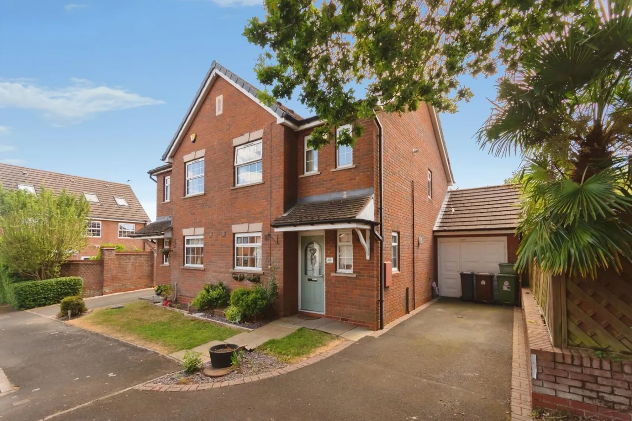 3 bed house for sale — St. Francis Avenue, Solihull