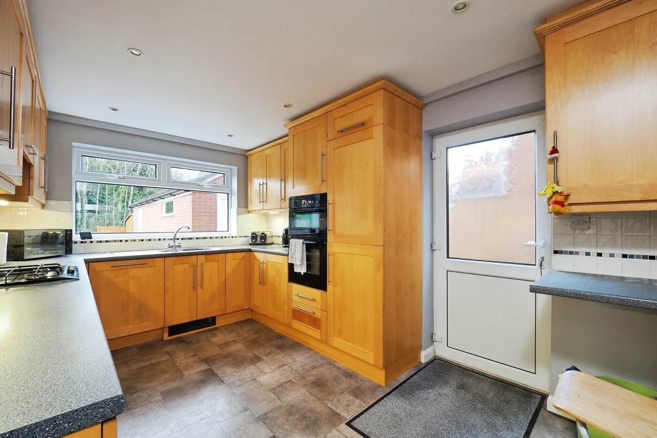 Cranbourne Grove, Hucknall, Nottingham, Nottinghamshire, NG15, photo 2