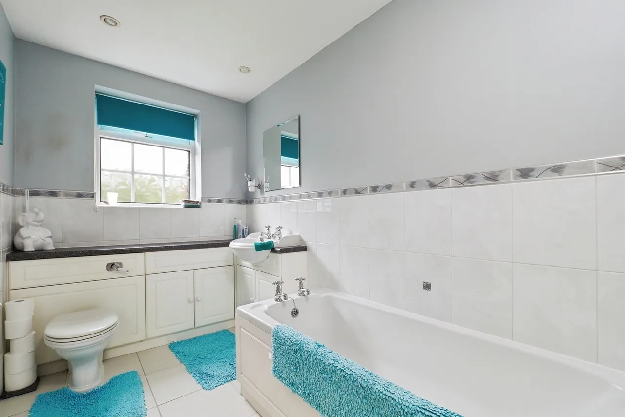 Cranbourne Grove, Hucknall, Nottingham, Nottinghamshire, NG15, photo 17