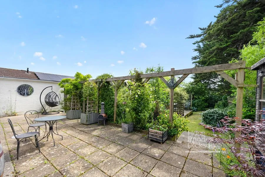 Caws Avenue, Seaview, PO34, photo 14