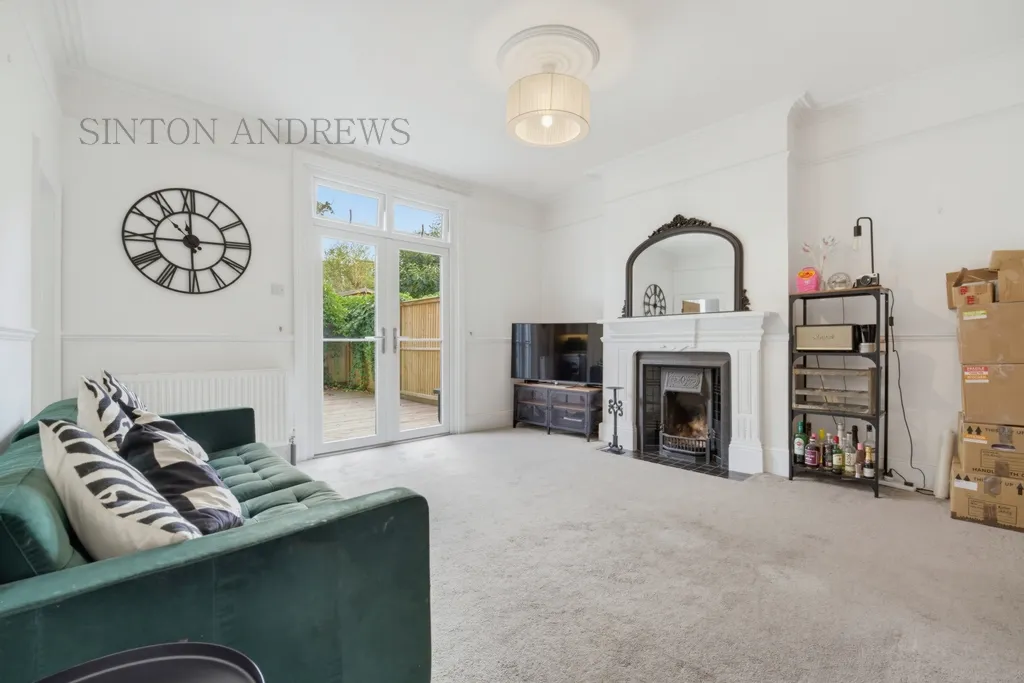 2 bed flat to rent, Lammas Park Road, Ealing