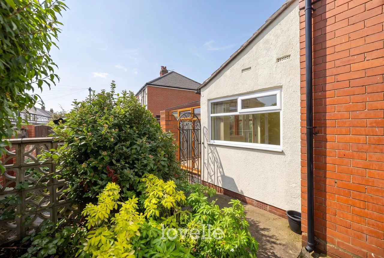 Cross Coates Road, Grimsby, DN34, photo 28