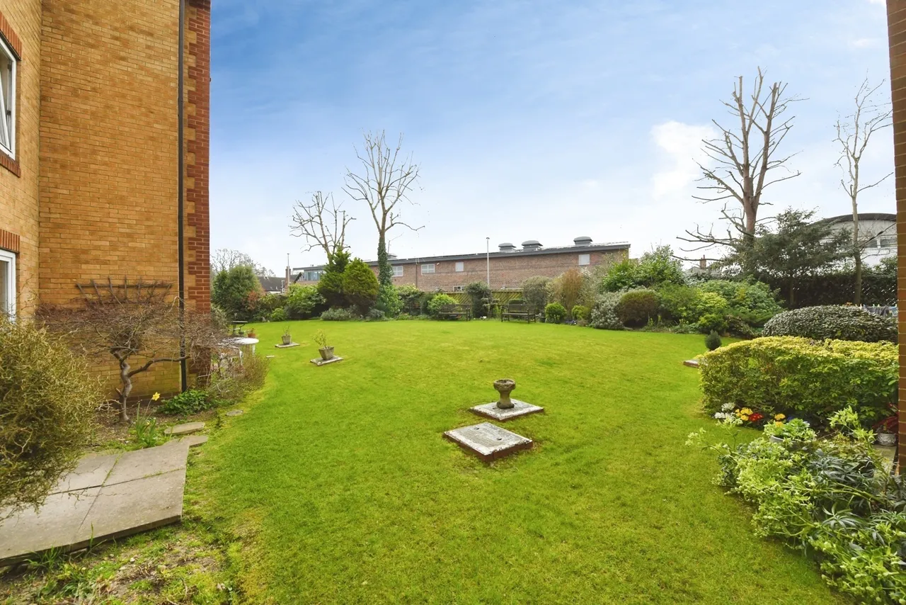 Sawyers Hall Lane, Brentwood, Essex, CM15, photo 13