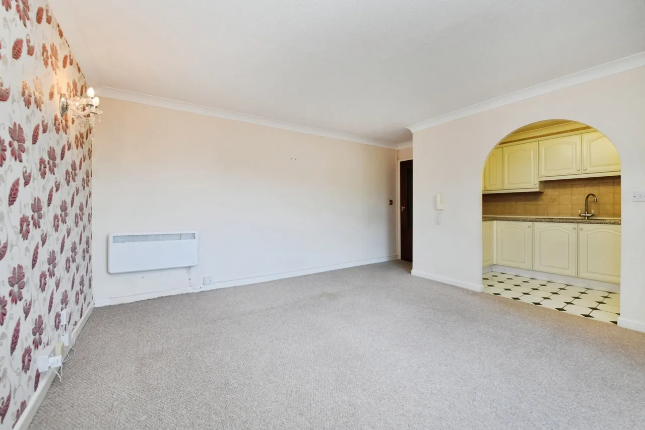 Sawyers Hall Lane, Brentwood, Essex, CM15, photo 2