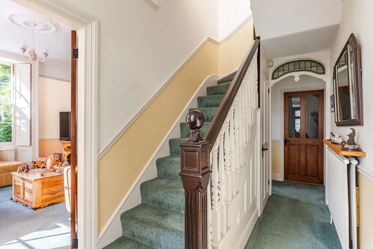 Fine Four Bedroom Georgian Home in Ma, photo 9