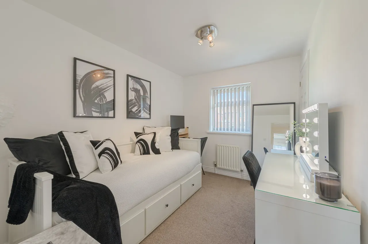 Boundary Road, Walsall Wood, photo 23