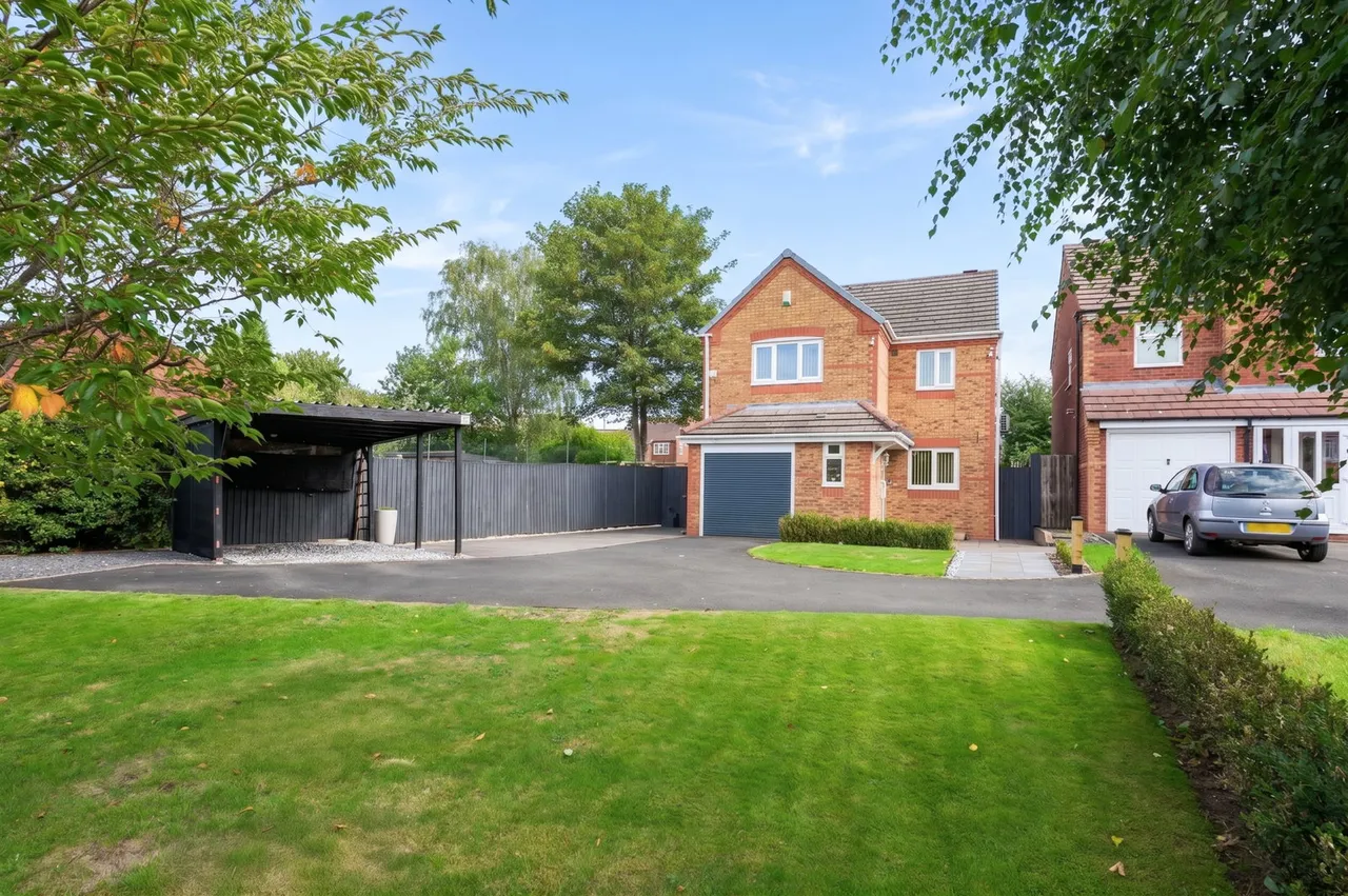 3 bed house for sale, Boundary Road, Walsall Wood