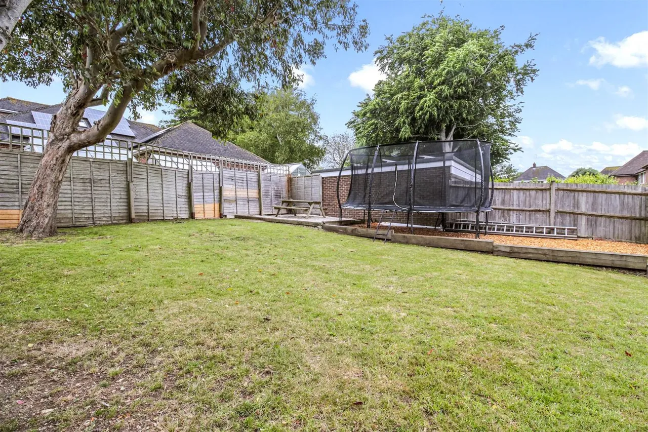Broadview Gardens, Worthing, photo 22