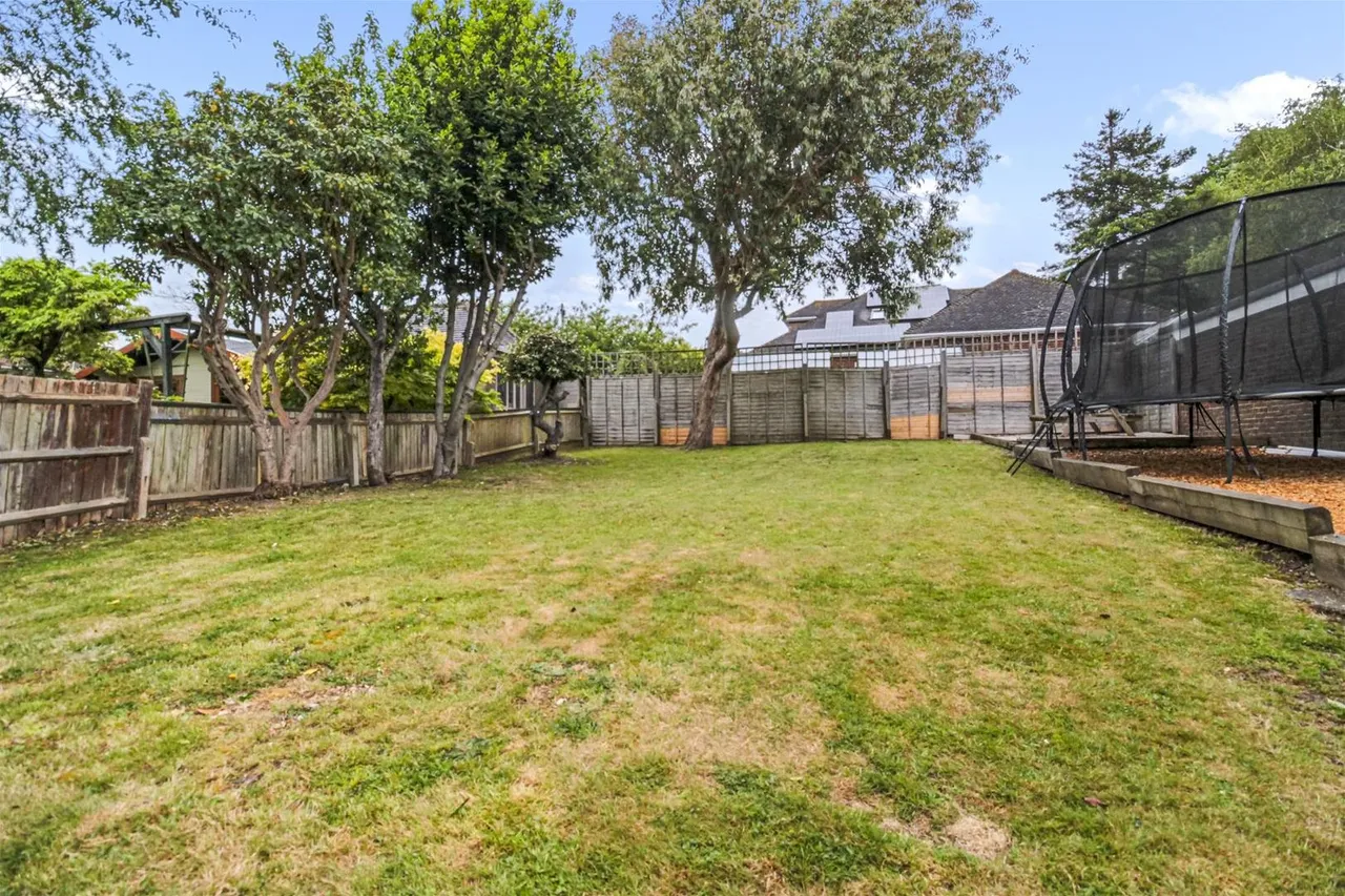 Broadview Gardens, Worthing, photo 21