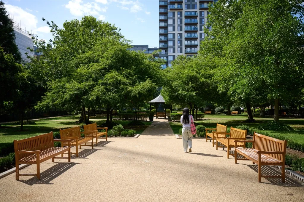 Boulevard Drive, Beaufort Park, NW9, photo 15