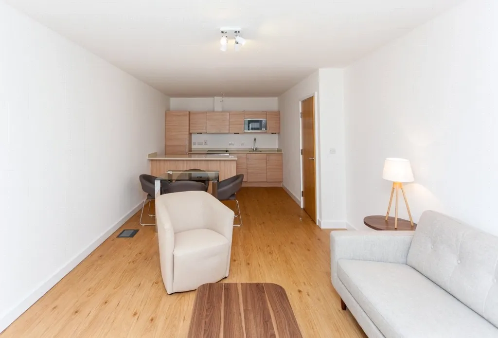 Boulevard Drive, Beaufort Park, NW9, photo 4