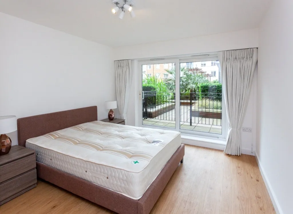 Boulevard Drive, Beaufort Park, NW9, photo 5