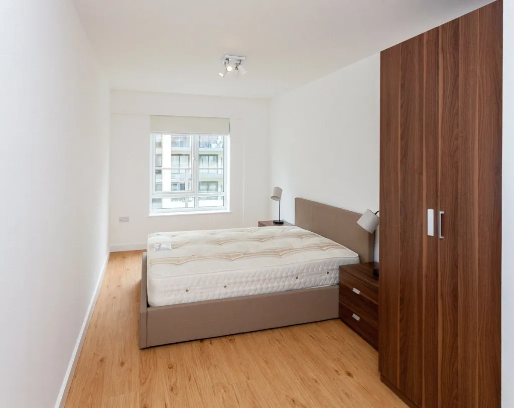 Boulevard Drive, Beaufort Park, NW9, photo 7
