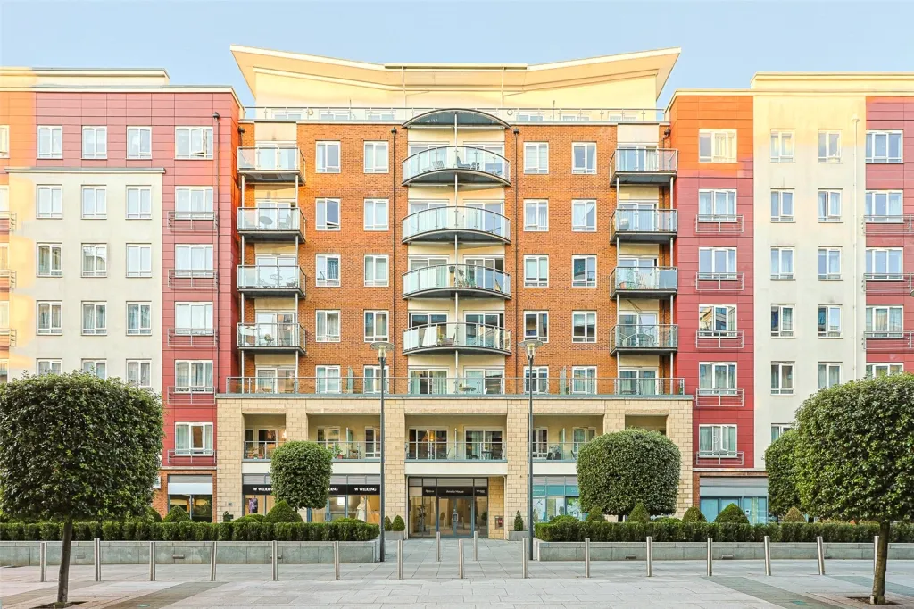 2 bed flat for sale, Boulevard Drive, Beaufort Park, NW9