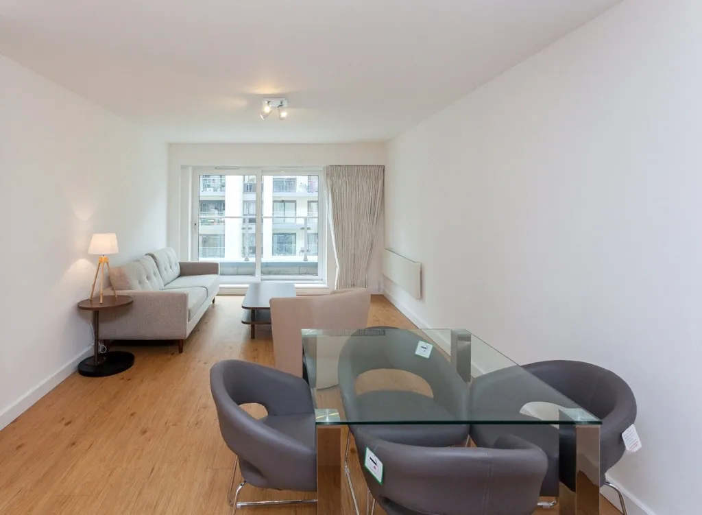 Boulevard Drive, Beaufort Park, NW9, photo 12