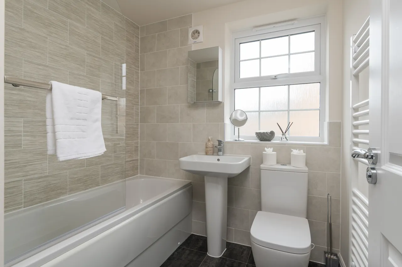 Bannister Drive, MK17, photo 13