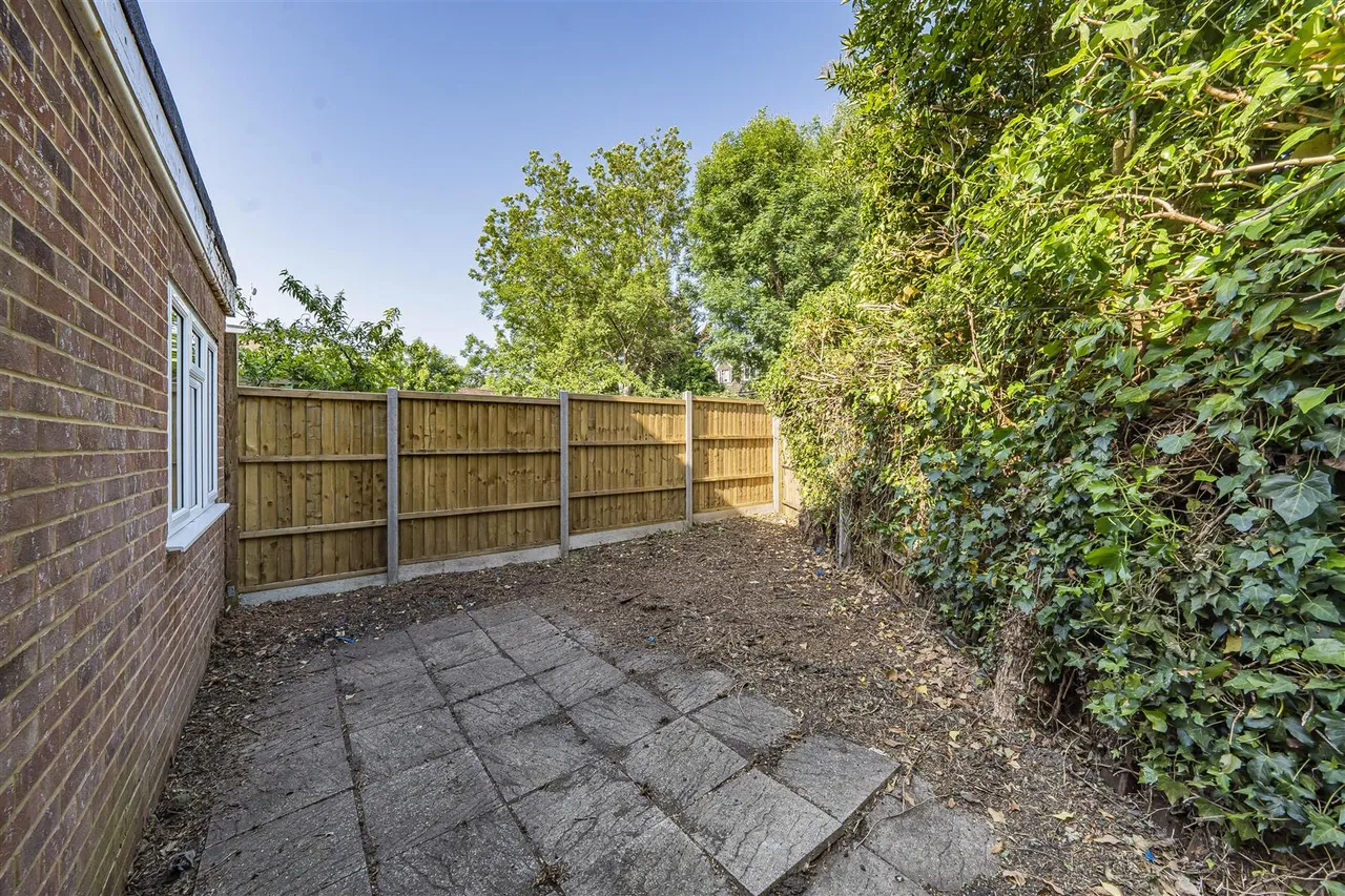 Wolf Lane, Windsor, SL4 4HR, photo 4