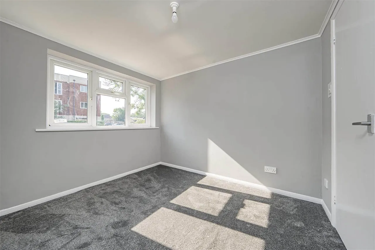 Wolf Lane, Windsor, SL4 4HR, photo 8