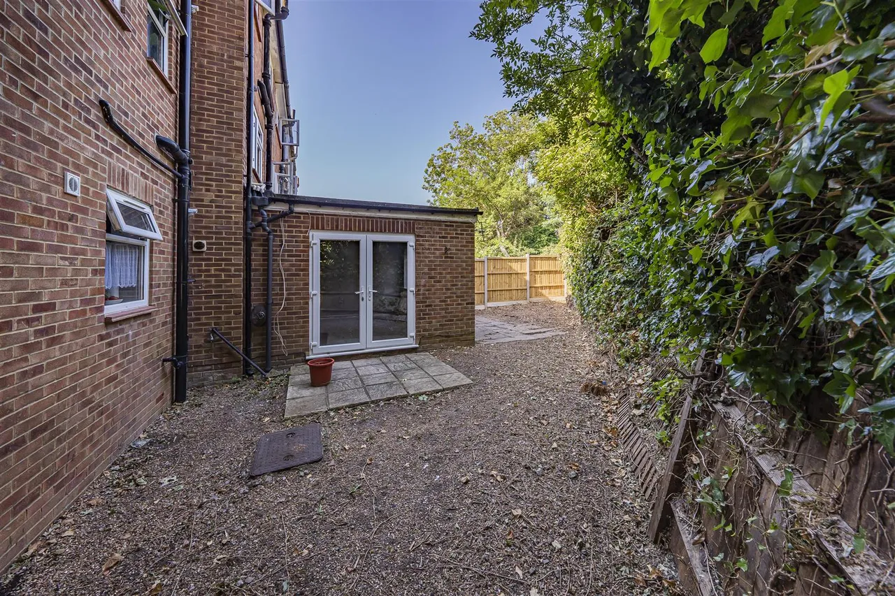 Wolf Lane, Windsor, SL4 4HR, photo 10