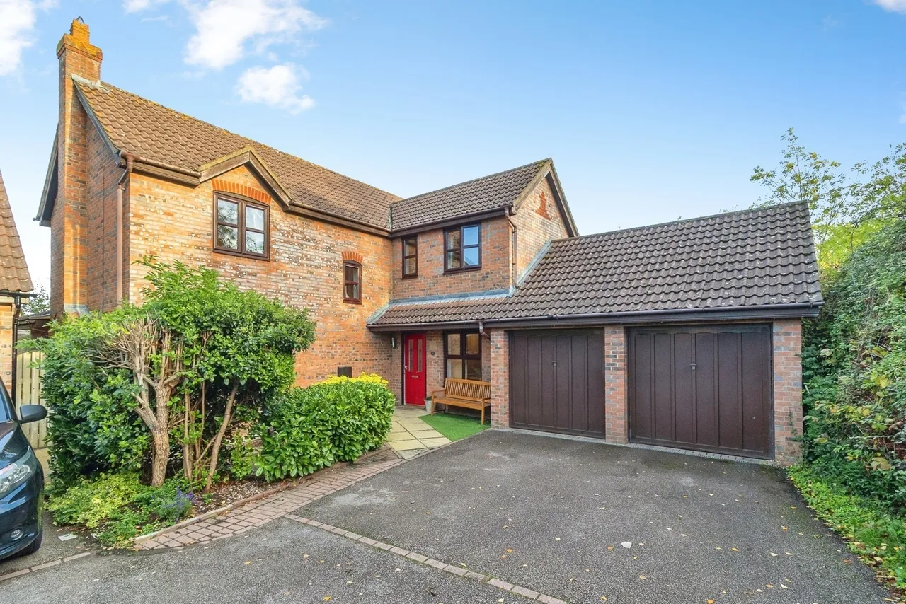 4 bed house for sale, Welsummer Grove, Shenley Brook End, MK5