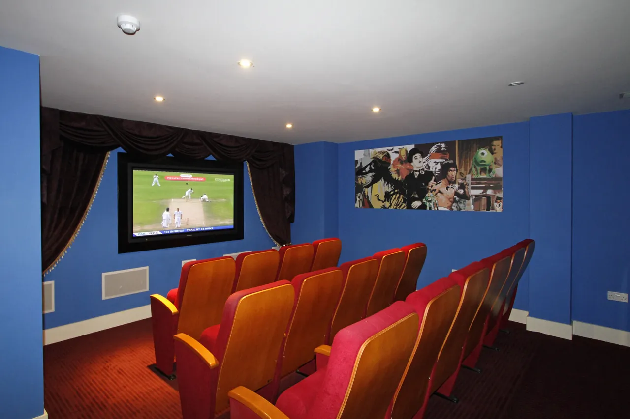 The Downs, London, SW20, photo 2