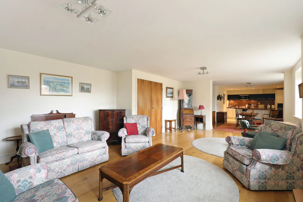 2 bed flat for sale, The Downs, London, SW20