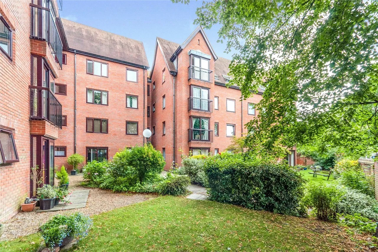 Warwick Avenue, Bedford, Bedfordshire, MK40, photo 9
