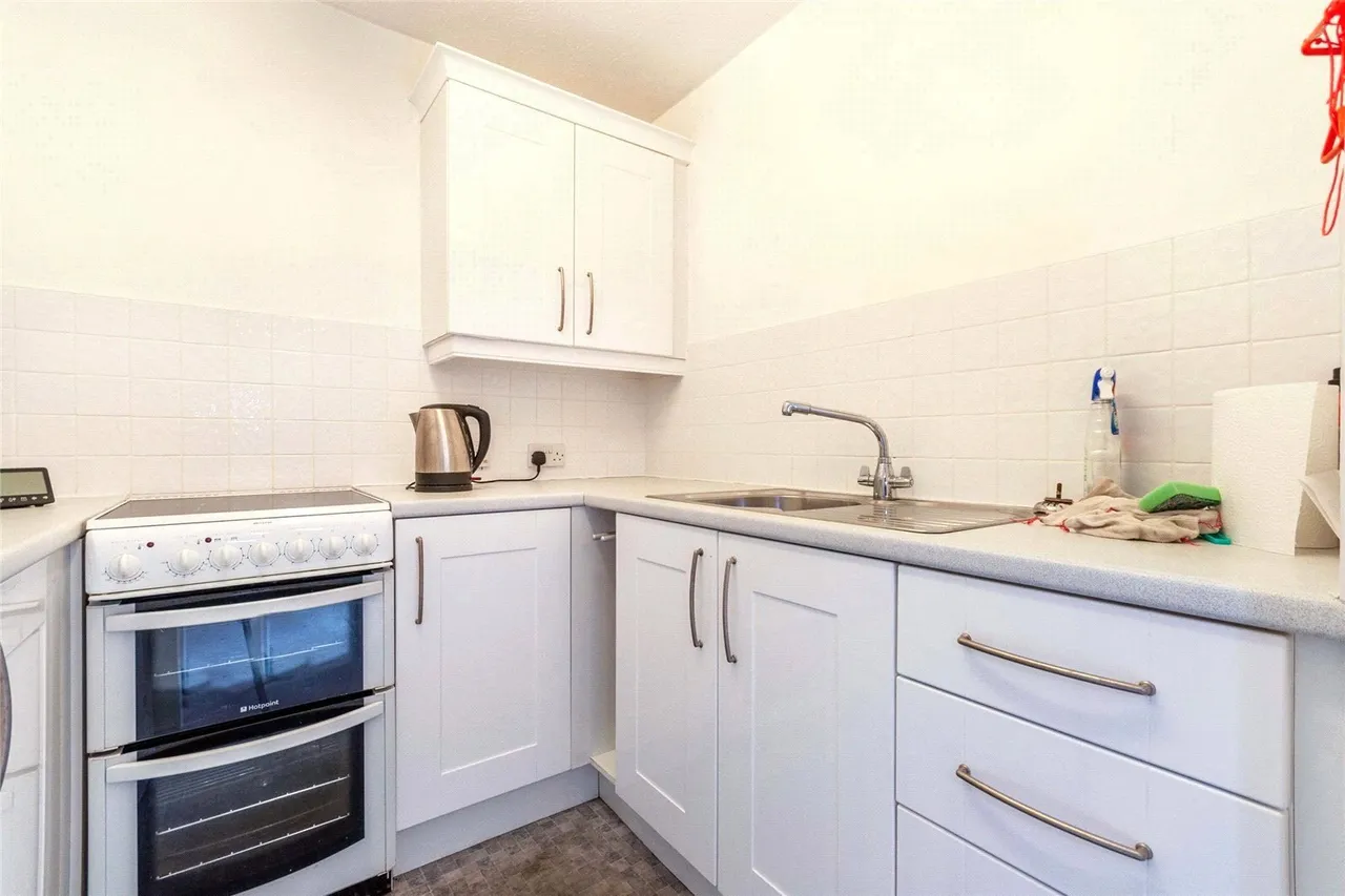 Warwick Avenue, Bedford, Bedfordshire, MK40, photo 2