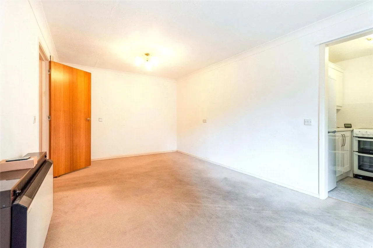 Warwick Avenue, Bedford, Bedfordshire, MK40, photo 3