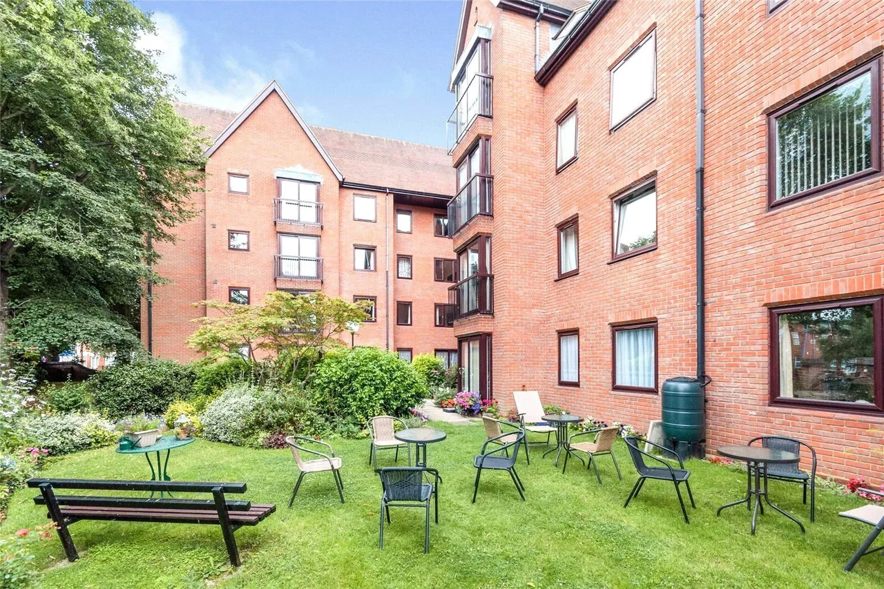 Warwick Avenue, Bedford, Bedfordshire, MK40, photo 11